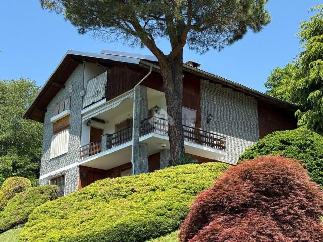 Case e ville in vendita di 506 m² in Via Benne, 325