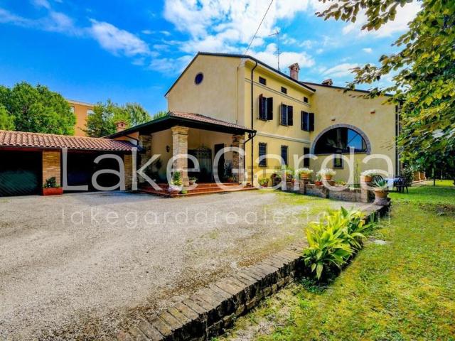 Case e ville in vendita di 507 m² in Via Cristoforo Colombo, 26