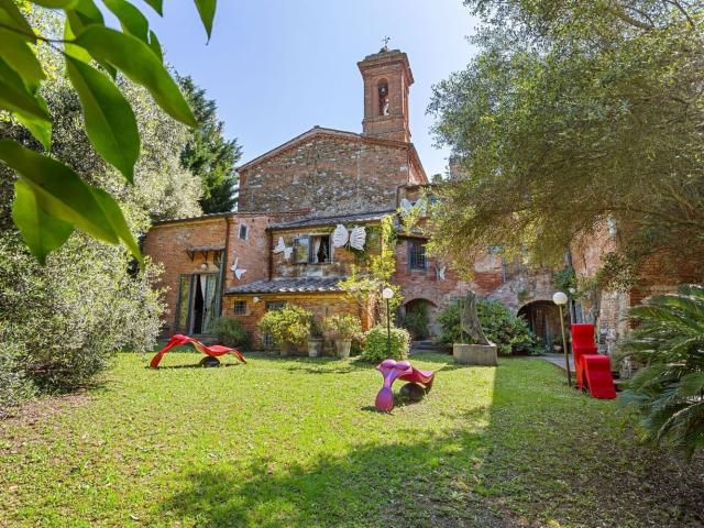 Case e ville in vendita di 507 m² in Via Lago D&apos Iseo, 4