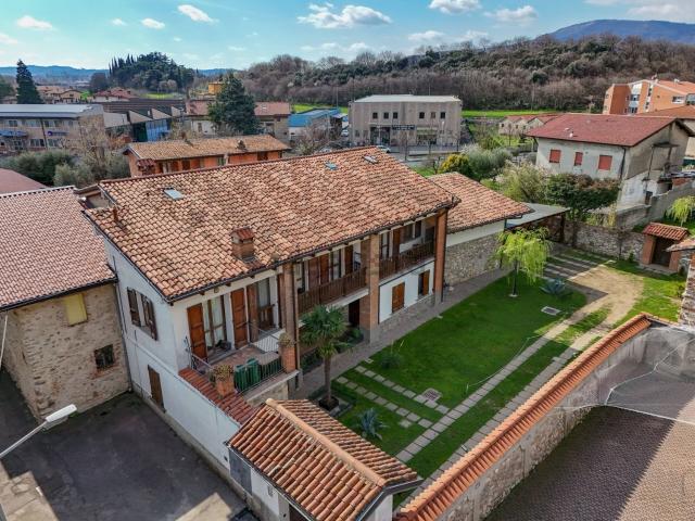 Case e ville in vendita di 507 m² in Via San Martino, 8