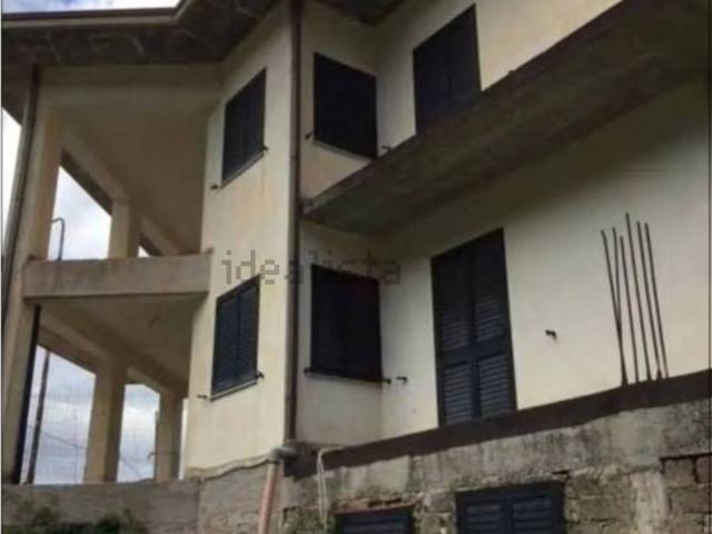 Case e ville in vendita di 507 m² in Via Vignale
