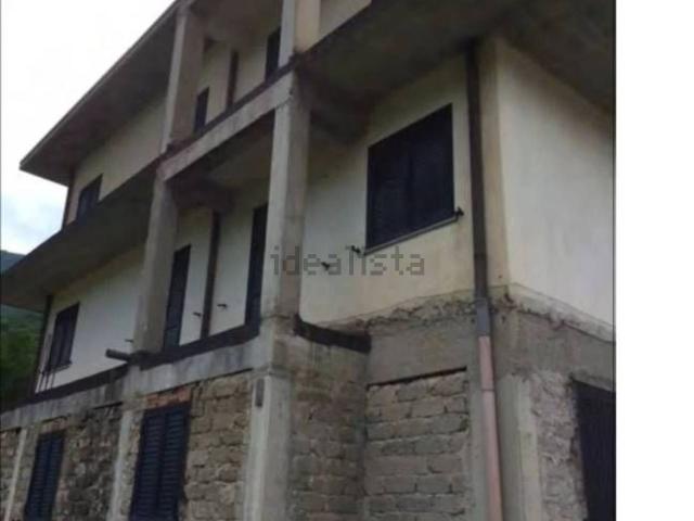 Case e ville in vendita di 507 m² in Via Vignale