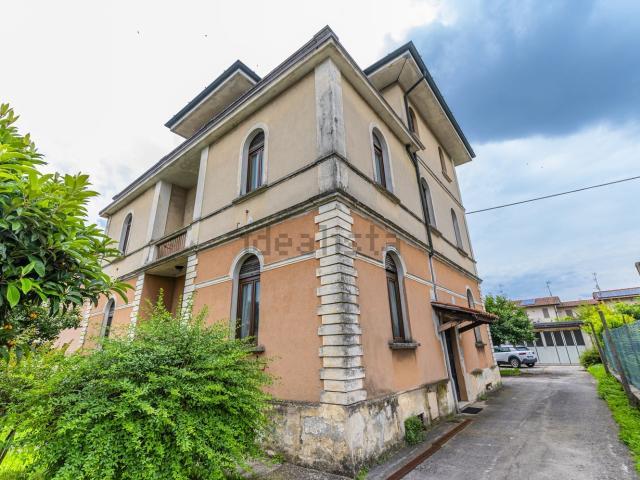Case e ville in vendita di 509 m² in Via Antonio Gramsci, 156