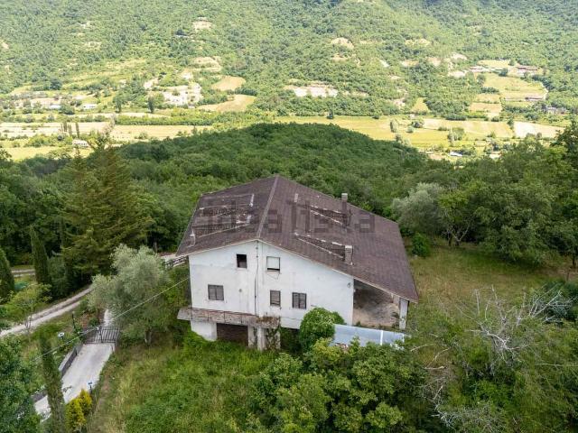 Case e ville in vendita di 509 m² in Via Terze
