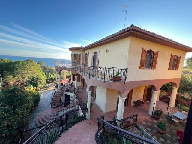 Case e ville in vendita di 509 m² in Contrada Montesole