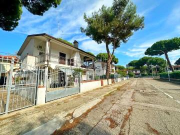 Casa in vendita a Lidi Ferraresi - Giardino