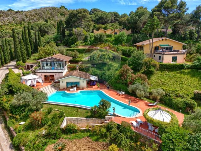 Case e ville in vendita di 510 m²