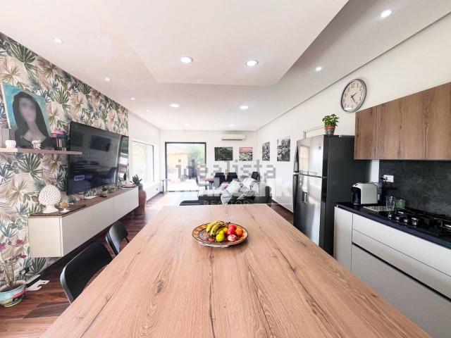 Case e ville in vendita di 510 m² in Via col Vento