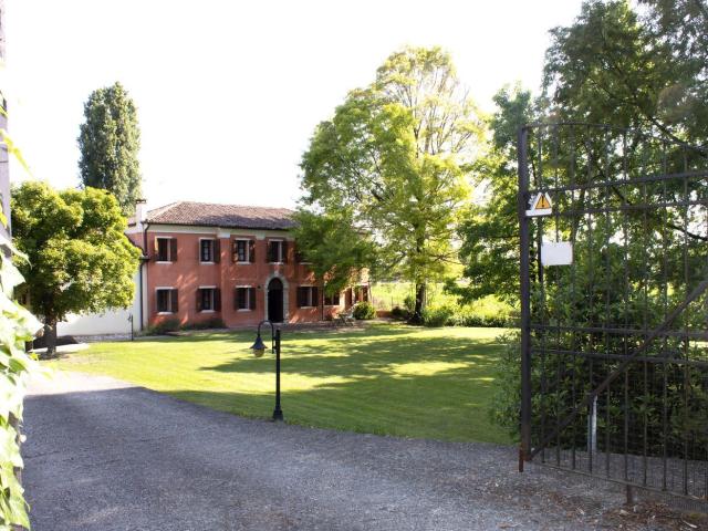 Case e ville in vendita di 510 m² in Via Acque, 473