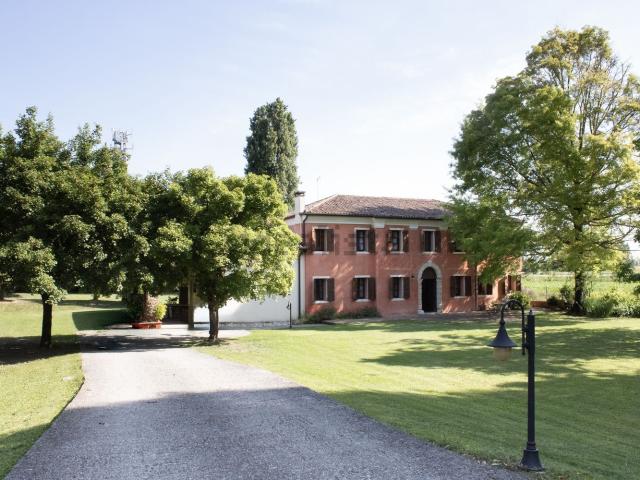 Case e ville in vendita di 510 m² in Via Acque, 473