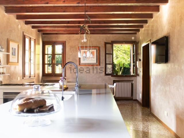 Case e ville in vendita di 510 m² in Via Acque