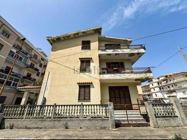 Case e ville in vendita di 510 m² in Via Dogana, 18