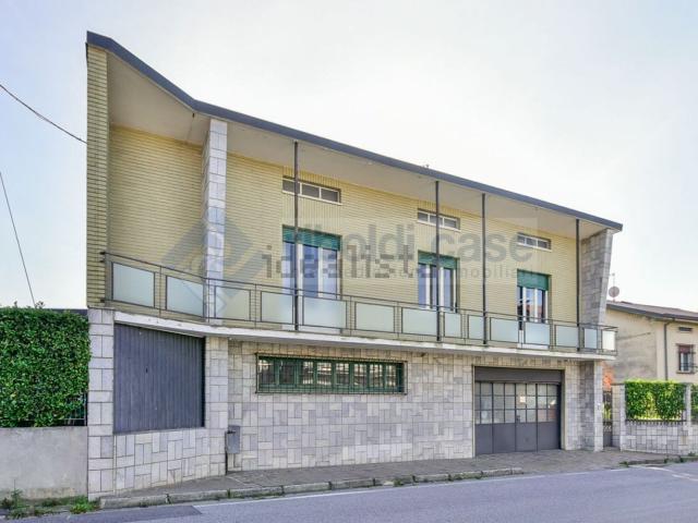 Case e ville in vendita di 510 m² in Via Monte Grappa, 14