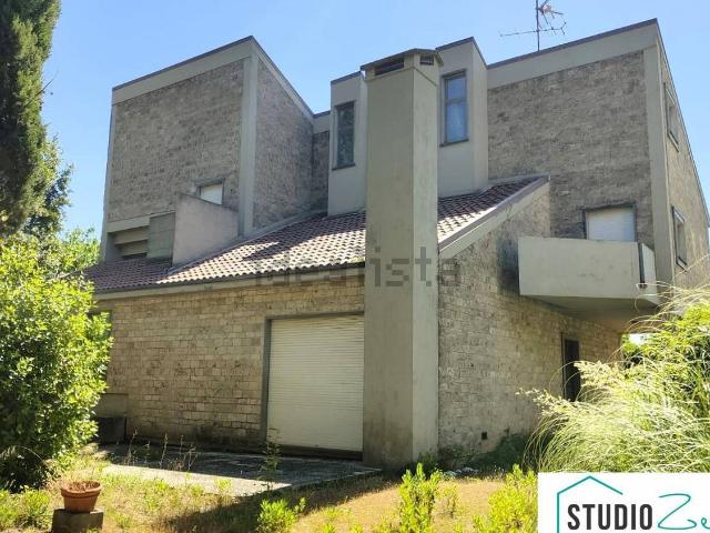 Case e ville in vendita di 510 m² in Via Rimembranze, 22
