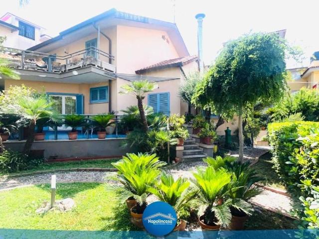 Case e ville in vendita di 511 m² in Traversa I Pietro Nenni