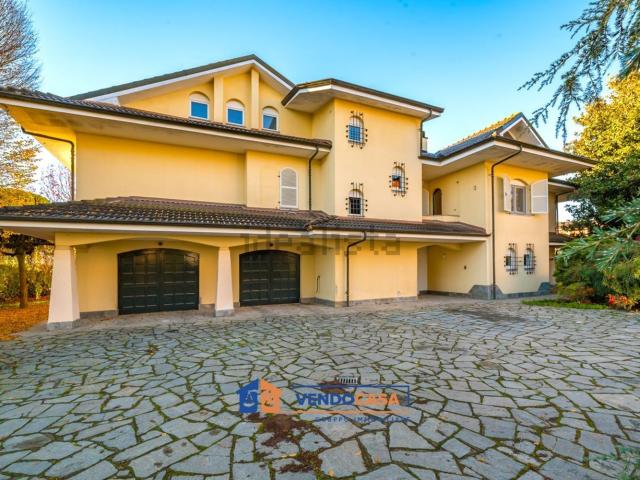 Case e ville in vendita di 511 m² in Via Santa Maria, 40