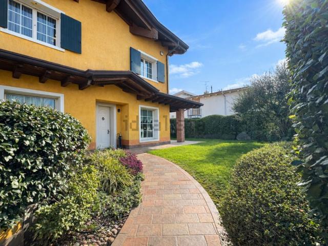 Case e ville in vendita di 511 m² in Via Pasini