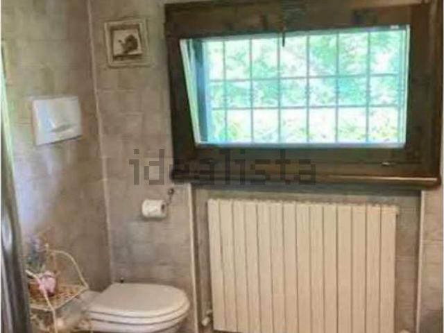Case e ville in vendita di 512 m² in Via Mombrina, 21