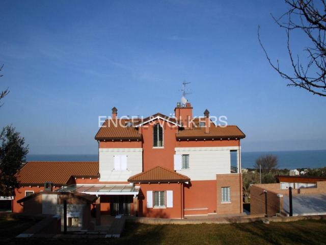 Case e ville in vendita di 512 m² in Via Pescara