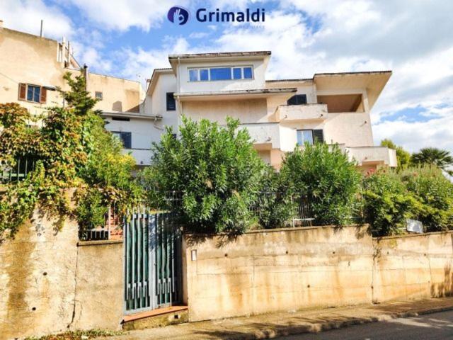 Case e ville in vendita di 512 m² in Via Giannattasio