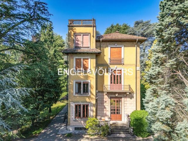 Case e ville in vendita di 514 m² in Via Giuseppe Garibaldi, 12
