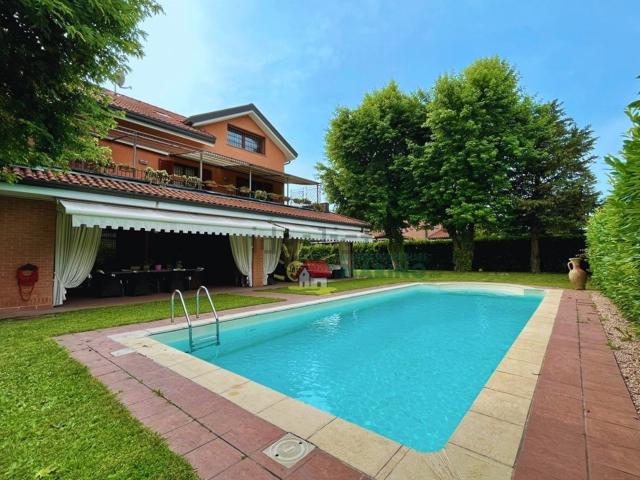 Case e ville in vendita di 515 m² in Via I Maggio, 2