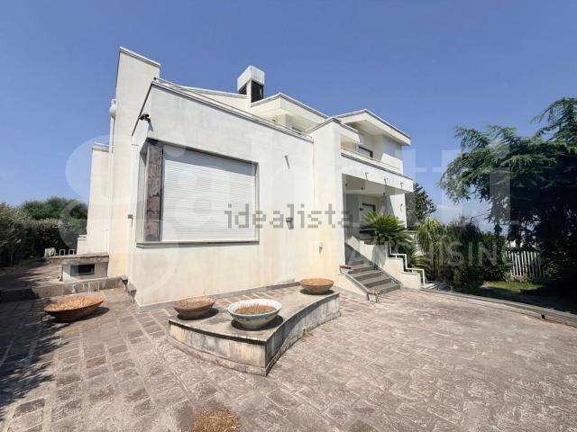 Case e ville in vendita di 515 m² in Viale degli Aranci, 40