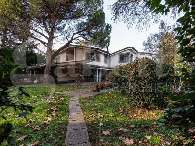 Case e ville in vendita di 516 m² in Via della Rosa, 2