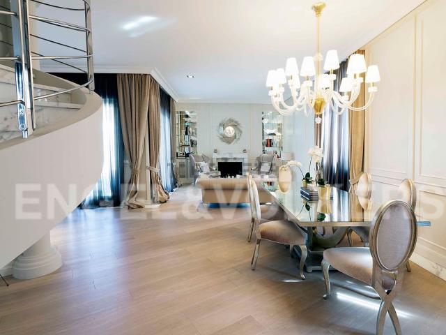 Case e ville in vendita di 516 m² in Via F. Melzi