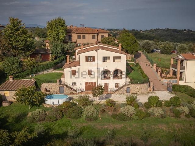 Case e ville in vendita di 516 m² in Via Osvaldo Fabietti