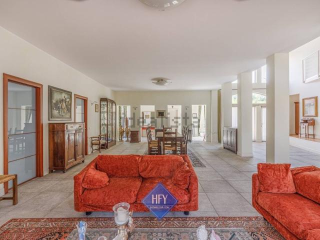 Case e ville in vendita di 516 m² in Strada Torrazza, 14