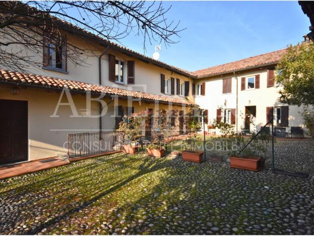 Case e ville in vendita di 517 m² in Via Caponotto, 1