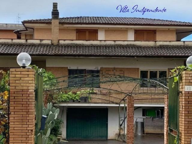 Villetta indipendente in vendita di 518 m² in Via Calcatore, 11