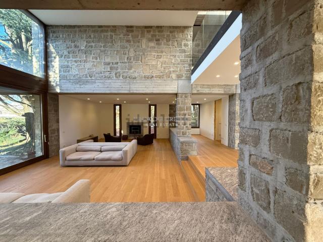 Case e ville in vendita di 520 m² in Via Alcide De Gasperi