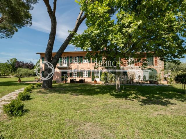 Case e ville in vendita di 520 m² in Via Giannini, 60