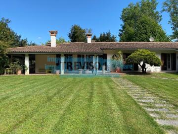 Case e ville in vendita di 520 m² in Via Grande di Pezzan