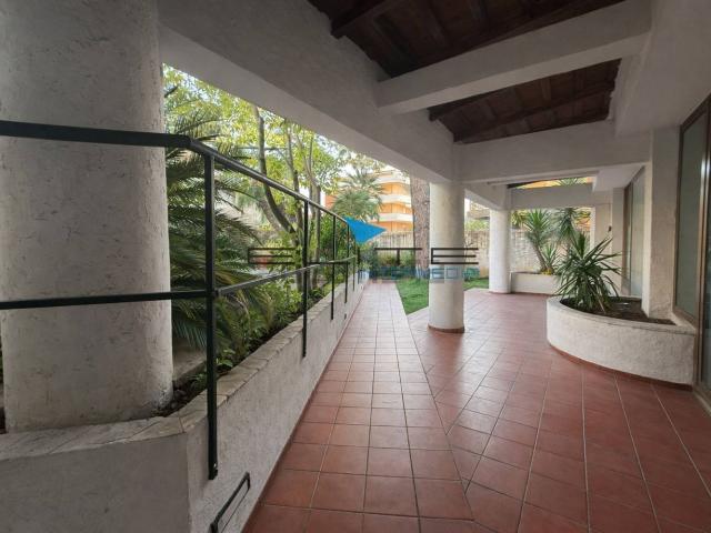 Case e ville in vendita di 520 m² in Via Leopardi, 8