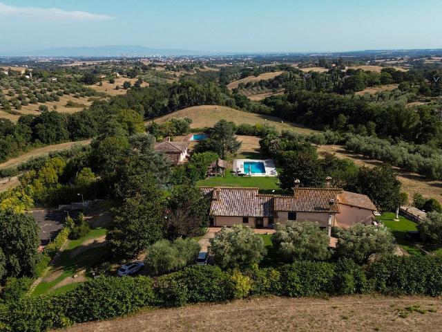Case e ville in vendita di 520 m² in Via Monte Cappelletto