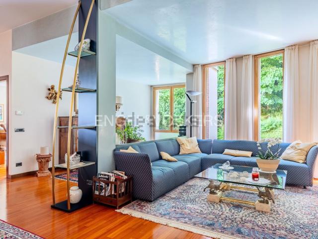 Case e ville in vendita di 520 m² in Via Monte Civetta