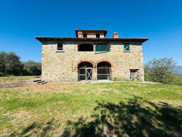 Case e ville in vendita di 520 m² in Via Montelucci