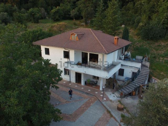 Case e ville in vendita di 520 m² in Via Provinciale