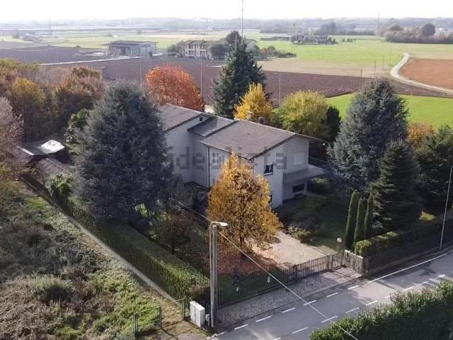 Case e ville in vendita di 520 m² in Via XXV Aprile