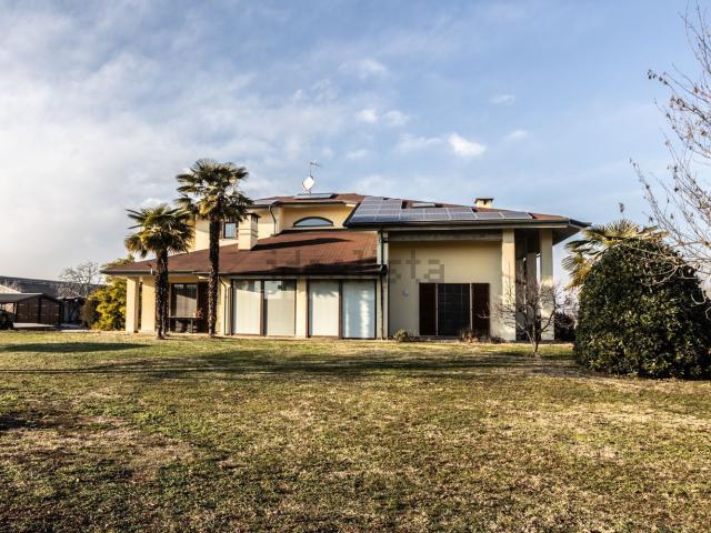 Case e ville in vendita di 524 m² in Via Cuneo, 42