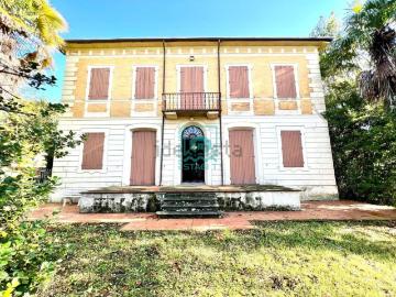 Case e ville in vendita di 525 m²