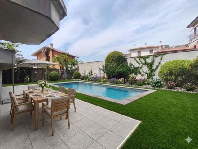 Case e ville in vendita di 525 m²