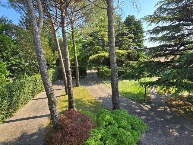 Case e ville in vendita di 525 m²