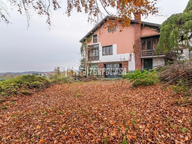 Case e ville in vendita di 525 m² in Via Giosuè Carducci, 10