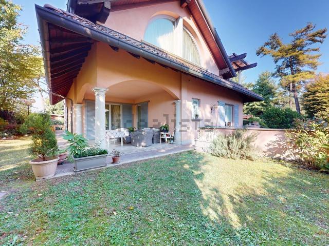 Case e ville in vendita di 525 m² in Via dei Buttafava