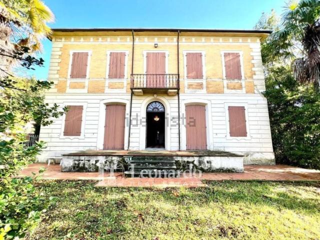 Case e ville in vendita di 525 m² in Via dei Gori