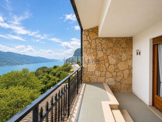 Case e ville in vendita di 525 m² in Via L. Turri, 33